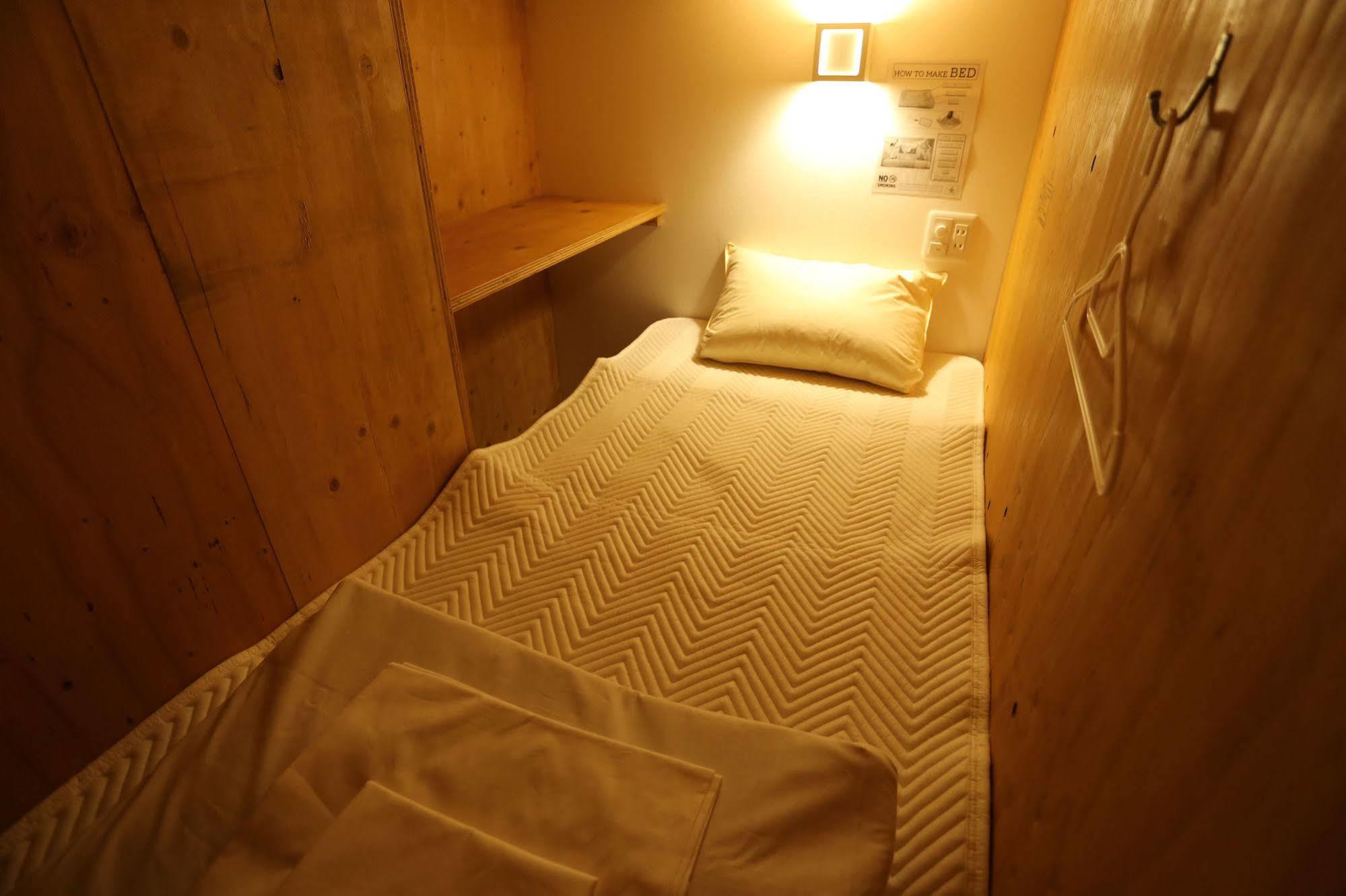 Fuku Hostel Nagomi Namba Osaka Bagian luar foto